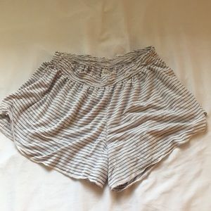 FLOWY BRANDY MELVILLE SHORTS